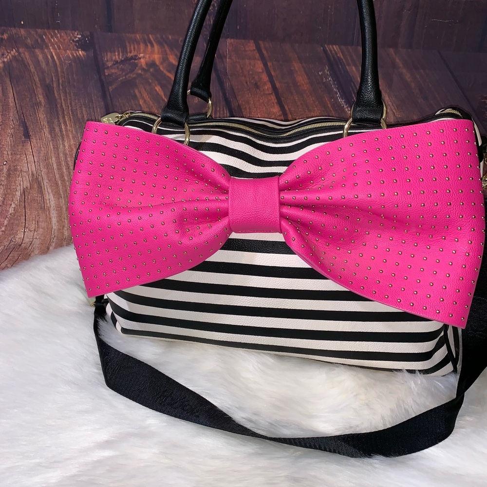 Betsey Johnson Duffle 🎀